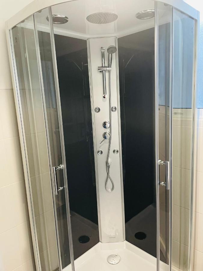 Charmant Appartement De Coeur De Ville - 2 Chambres Lits Queen Size - Netflix - Wifi Cherbourg-en-Cotentin Dış mekan fotoğraf